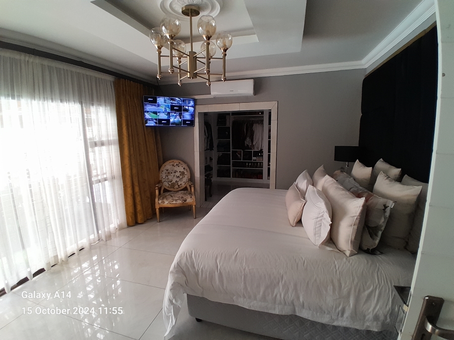 6 Bedroom Property for Sale in Protea Park North West